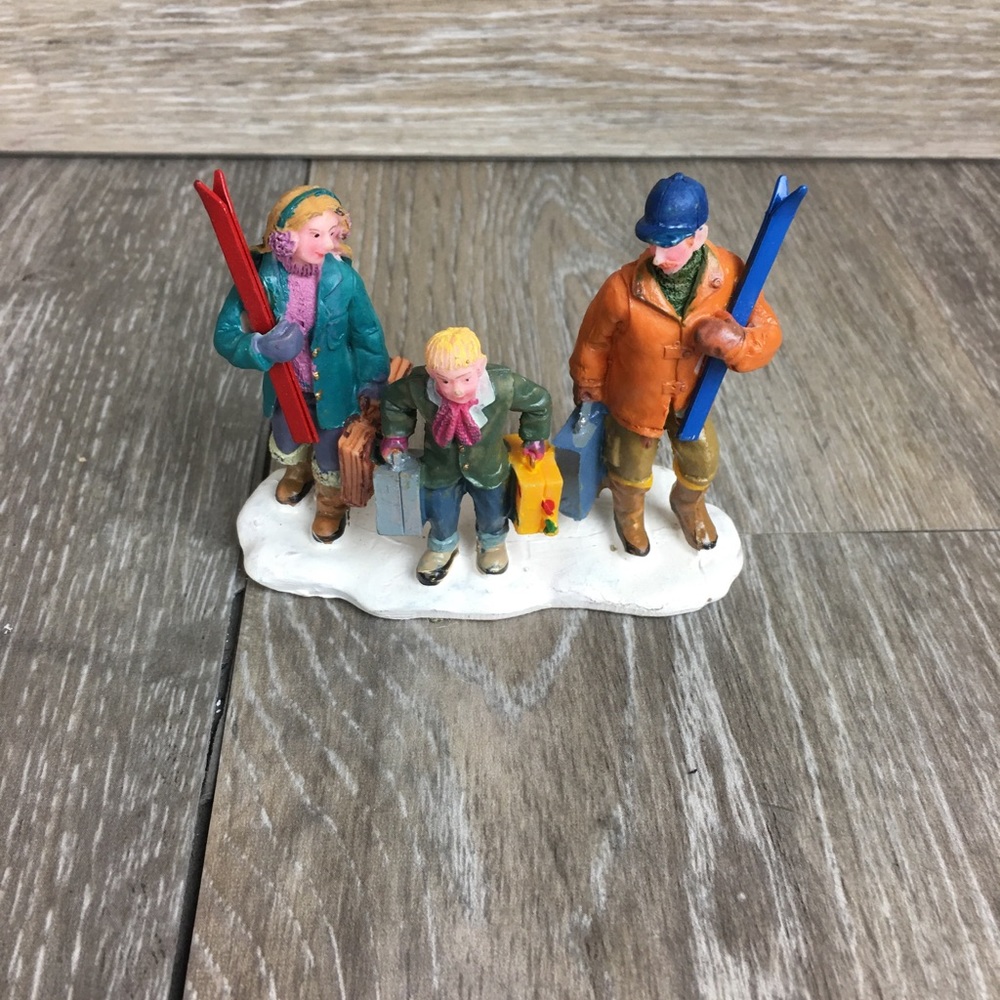 2006 Lemax carole Towne Christmas Collection Checking In Skiers